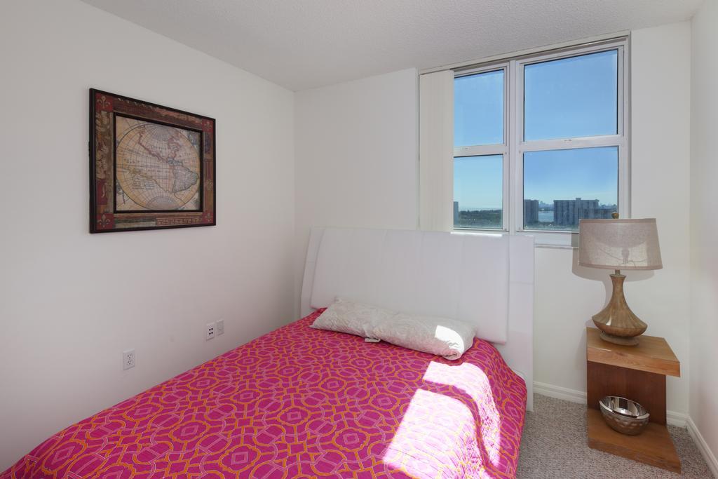 Miami Waterfront Apartments 阳光岛滩 外观 照片