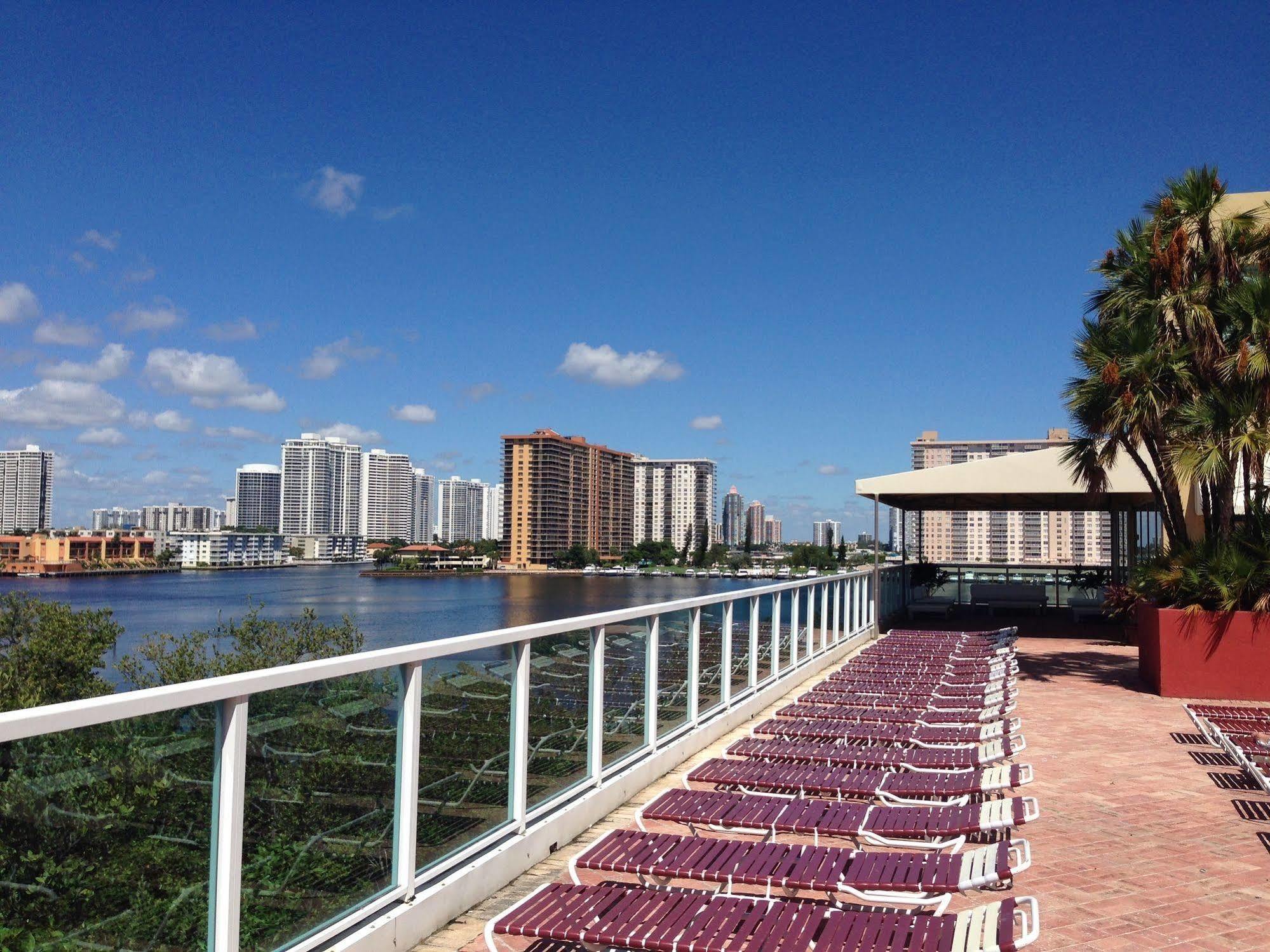 Miami Waterfront Apartments 阳光岛滩 外观 照片